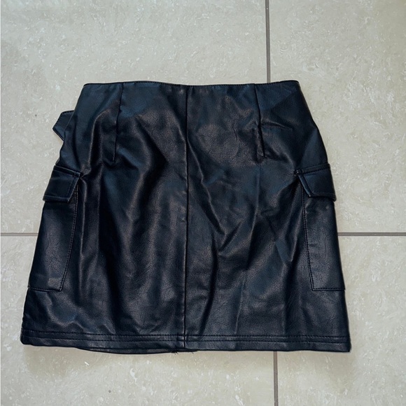 Blashe black leather skirt - Picture 2 of 3